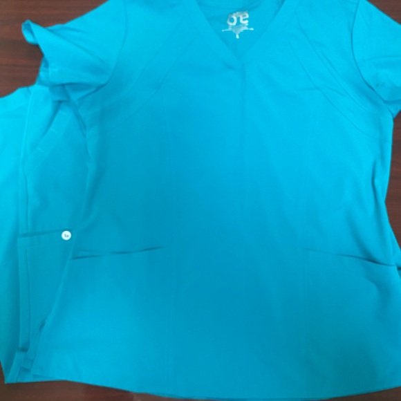 Barco One Scrub Set Large Top Medium Pants - Picture 2 of 9